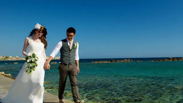 Cat y Gary se casan en Chipre