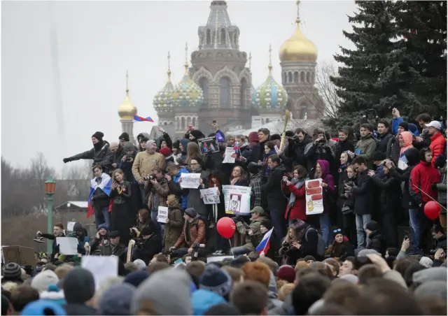Manifestantes contra el gobierno en Moscú, Rusia.