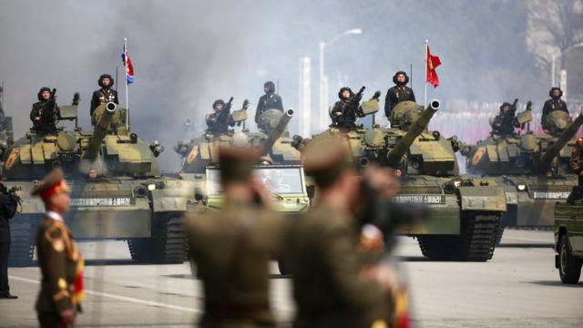 分析认为朝鲜独立日的阅兵规模将比之前的小。图为去年四月太阳节阅兵的情况。
