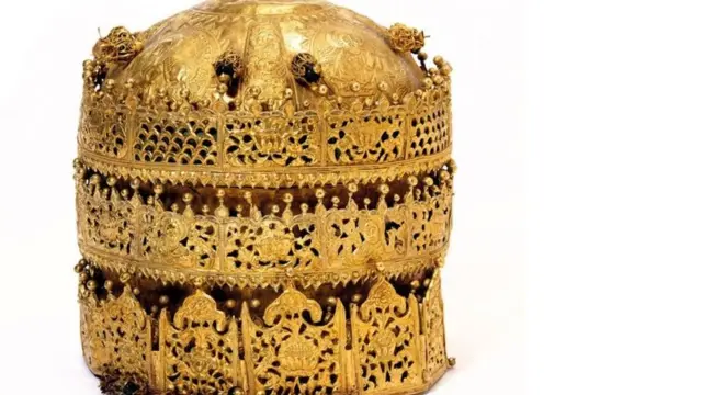 እዚ ንጉሳዊ ኣኽሊል ብዘጌጽዎ ዝተፈላዩ ሃይማኖታዊ ምስልን ግርማን ኣድናቖት ዘትረፈ'ዩ