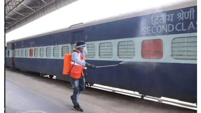 रेल आइसोलेशन कोच