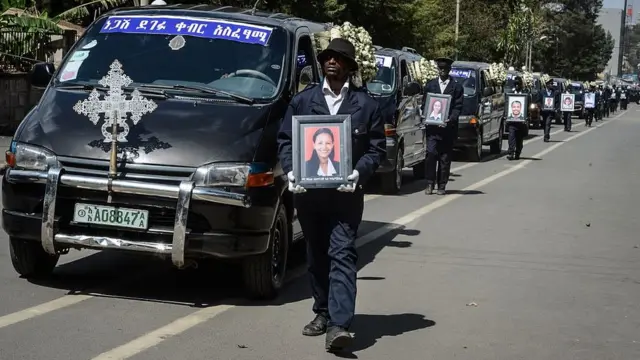 هواپیمای بوئینگ ۷۳۷ خطوط هوایی اتیوپی ۶ دقیقه بعد از بلند شدن از فرودگاه آدیس‎آبابا سقوط کرد و همه ۱۵۷ سرنشین آن کشته شدند