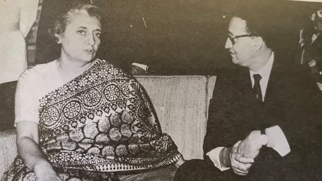 सन् १९७० को दशकमा भारतीय प्रधानमन्त्री इन्दिरा गान्धीसँग कीर्तिनिधि विष्ट