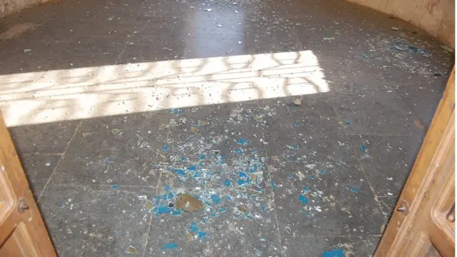 पद्मावती महल के टूटे हुए शीशा का टुकड़े