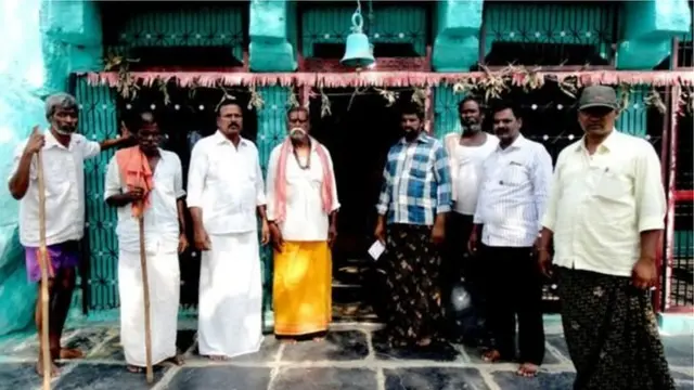 আধ্যাত্মিক গুরুদের স্মরনে গ্রামে নির্মিত মন্দির