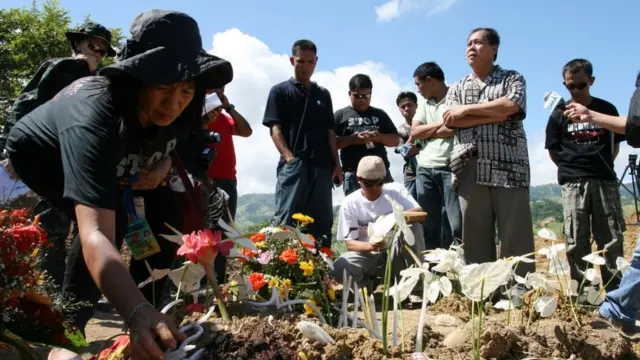 사건 당시 망우다다투는 다른 유세 현장에 있었던 덕분에 화를 면했지만, 그의 가족, 지지자, 취재기자를 포함한 58명이 총격을 받아 사망했다