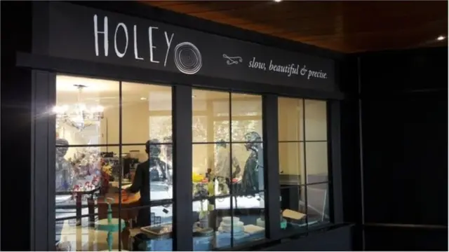 নতুন জায়গায় নতুন করে চালু হয়েছে হোলি আর্টিজান ক্যাফে