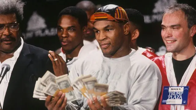 Mike Tyson yegeranije amahera menshi cane ariko kandi akoresha menshi cane