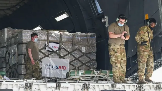 દિલ્હી એરપોર્ટ પર વિદેશથી આવેલી મેડિકલ સામગ્રી