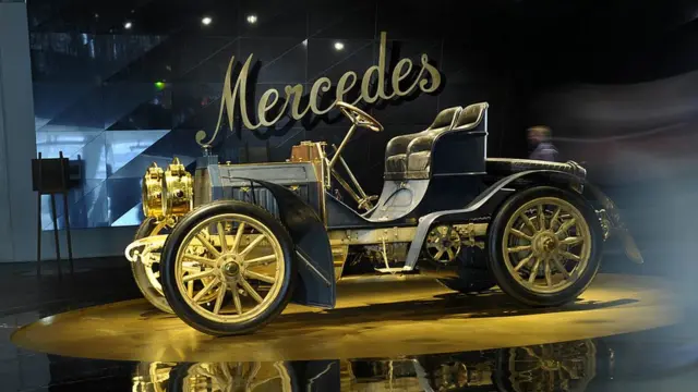 اولین ماشین با نام مرسدس در سال ۱۹۰۰ ساخته شد