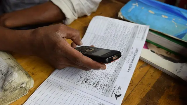 গ্রাহকদের সিমের মতো হ্যান্ড-সেটটিও নিবন্ধিত থাকবে।