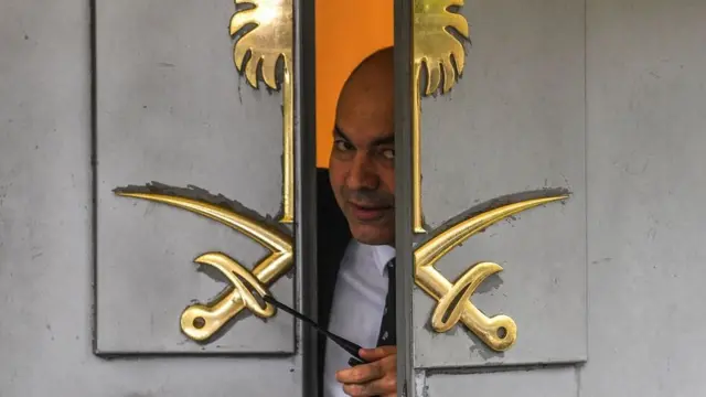 İstanbul'daki Suudi Arabistan Başkonsolosluğunun kapısı