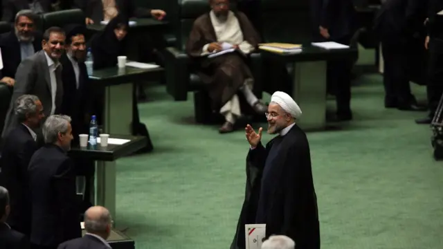 روحانی در مجلس