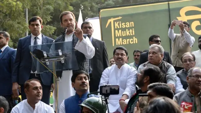 किसानों के मार्च को संबोधित करते राहुल गांधी
