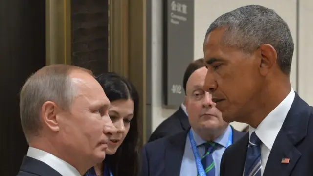 Prezida Vladimir Putin w'Uburusiya (i bubamfu) na prezida Barack Obama ntibari bafitaniye imigeneranire myiza