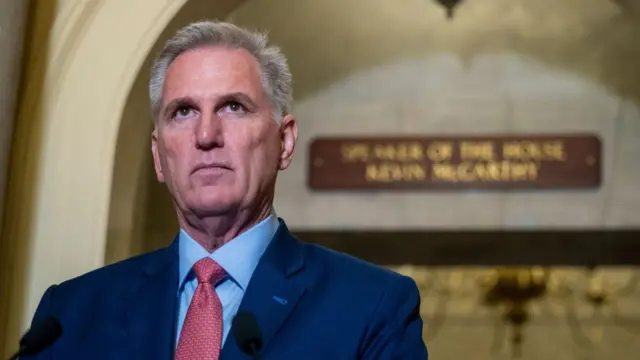 麥卡錫在華盛頓國會山莊向媒體記者宣佈啟動彈劾拜登調查（12/9/2023）