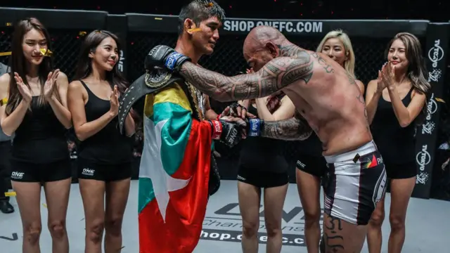 UFC ကစားသမားဟောင်းကို အလဲထိုးအပြီး အောင်လအန်ဆန်ရဲ့ ရှေ့ခြေလှမ်းတွေကို ပရိသတ်က စိတ်ဝင်တစား စောင့်ကြည့်နေ