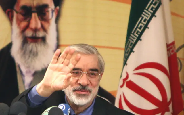 موسوی و خامنهای