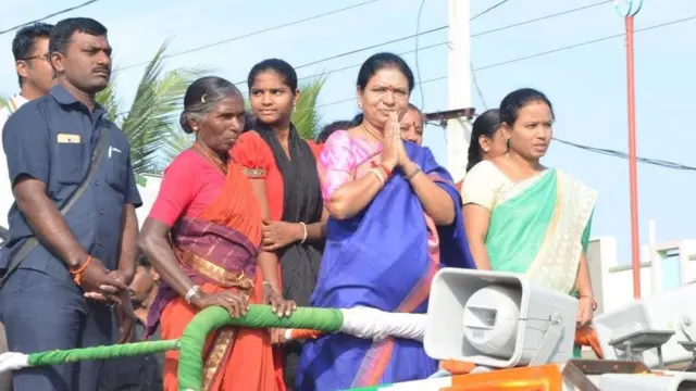 ప్రచారంలో డీకే అరుణ