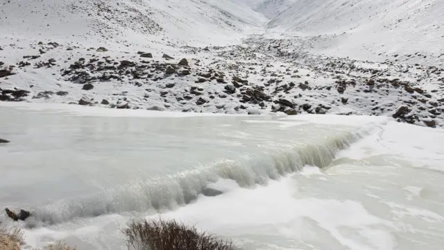 کپشن: د افقي یخ زېرمو یوه بېلګه