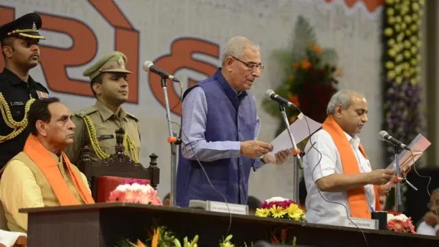 2016માં શપથ લેતા નીતિન પટેલ