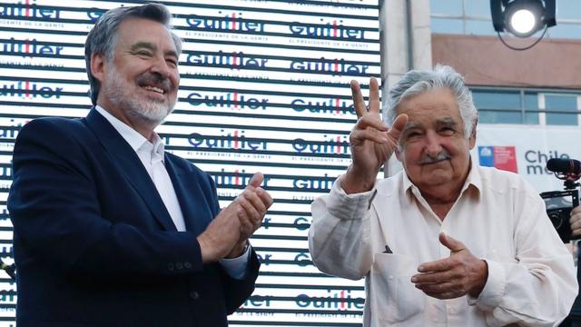Alejandro Guillier junto al expresidente uruguayo José Mujica.