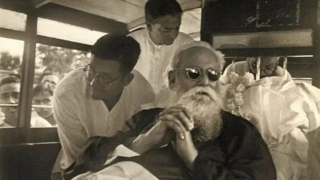 অসুস্থ রবীন্দ্রনাথকে শান্তিনিকেতন থেকে চিকিৎসার জন্য নিয়ে যাওয়া হয় কলকাতায়। সুস্থ হয়ে তিনি আর ফেরেননি।