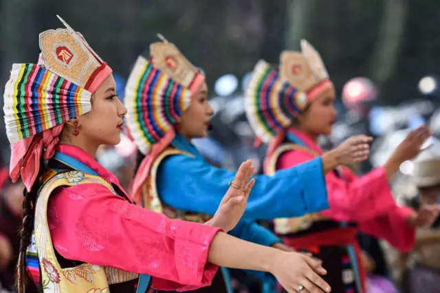 लोसारको अवसरमा आयोजित एउटा कार्यक्रममा सहभागी महिलाहरू
