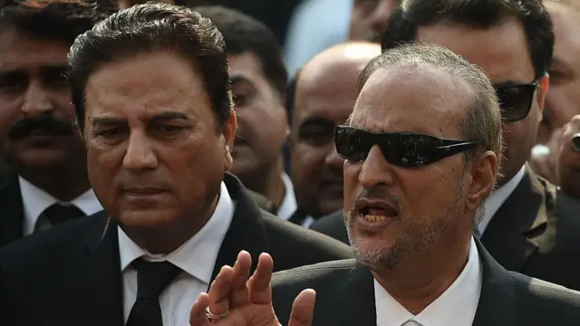 نعیم بخاری حکمراں جماعت پاکستان تحریک انصاف سے وابستہ ہیں