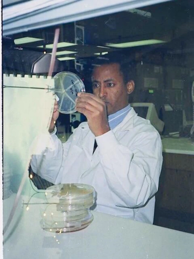 ፕሮፌሰር ኣብዪ ኣብ ምርመራን ምንፃርን መንሽሮ