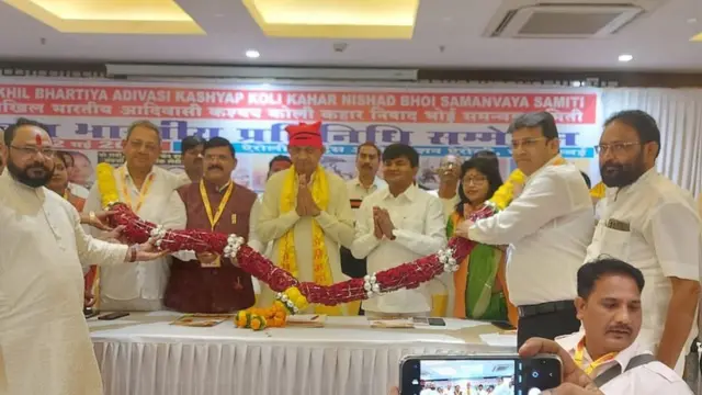 થોડાં સમય પહેલાં કૉંગ્રેસમાંથી ભાજપમાં આવેલા કુંવરજી બાવળીયા અખિલ ભારતીય કોળી સમાજના પ્રમુખ હતા, અજિત પટેલે કોળી સમાજના પ્રમુખપદેથી એમને દૂર કર્યા