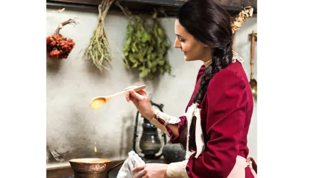 У головної героїні, Стефи, на кухні буде дублерка