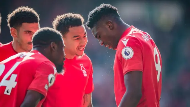 تايو أواني بعد التسجيل في مرمى ليفربول