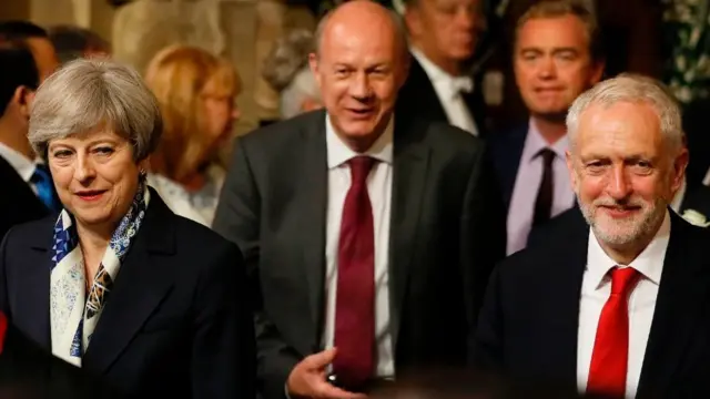 Muhafazakar Parti lideri Başbakan Theresa May ve seçimlerden ikinci çıkan İşçi Partisi'nin lideri Jeremy Corbyn