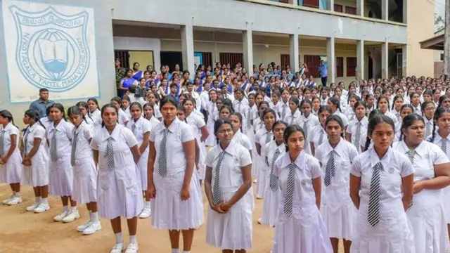 முஸ்லிம் மாணவிகள் கலாசார உடையுடன் தேர்வு எழுத அனுமதி வேண்டும்