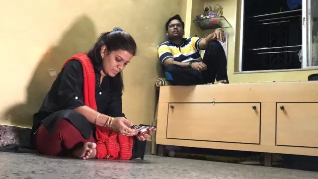 160 स्क्वेयर फ़ीट के घर में नौ लोग