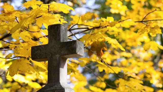 Ряд исследователей считает, что мы придерживаемся определенных взглядов и верований лишь для того, чтобы отогнать страх смерти