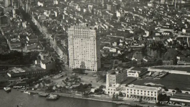 Foto aérea do edifíciocasa das apostas do brasilpretocasa das apostas do brasilbranco colocadacasa das apostas do brasilum cartão postal