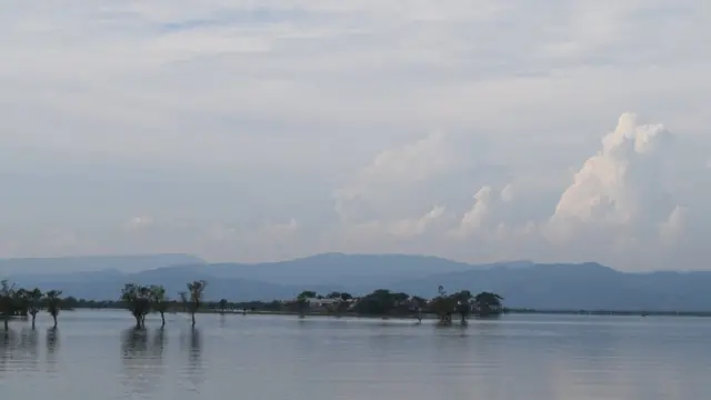 হাওরের পরেই শুরু হয়েছে ভারতের মেঘালয়ের পাহাড়