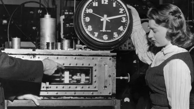 Rani atomski sat „mejzer" sredinom pedesetih