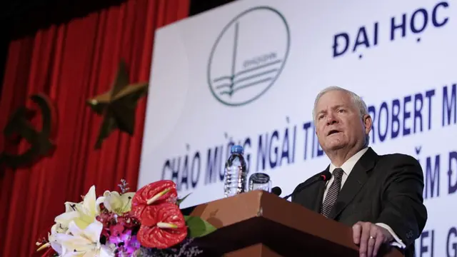 Bộ trưởng quốc phòng Mỹ Robert Gates tại đại học quốc gia Hà Nội ngày 11/10/2010