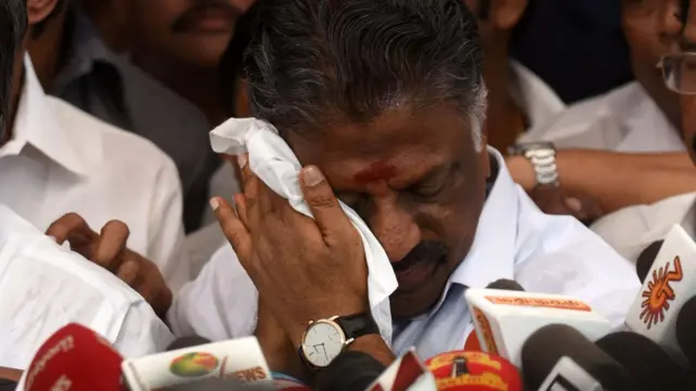 பன்னீர்செல்வம்