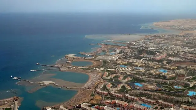 Каждый год 540 тысяч туристов погружаются к коралловому рифу на дне Красного моря