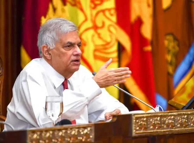 ජනපති රනිල්ගේ මේ සූදානම ඡන්ද කල්දැමීමටද?