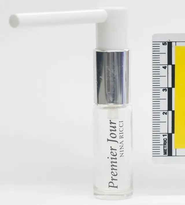 Frasco de perfume com restos de Novichok que teria sido manuseado por casal britânico