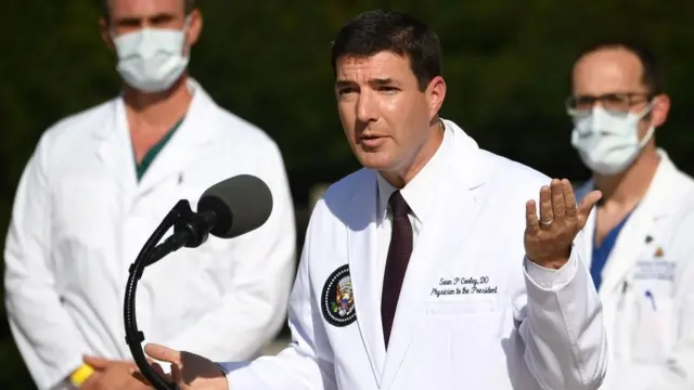 طبيب البيت الأبيض شون كونلي يطلع الصحفيين على صحة الرئيس
