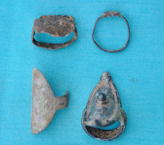 उत्खननात सापडलेल्या वस्तू