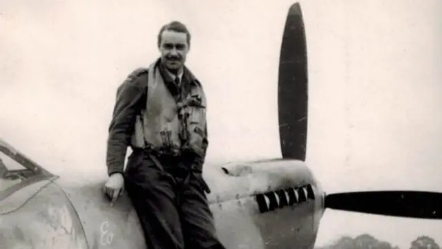 เครื่องบินรบ, สปิทไฟร์, สงครามโลกครั้งที่สอง, WWII, แอโร เลเจนด์, คีธ เพอร์กินส์, แคนาดา, ฝรั่งเศส, กองกำลังฝ่ายต่อต้าน, อักษะ, สัมพันธมิตร, บรูซ ไวท์ฟอร์ด