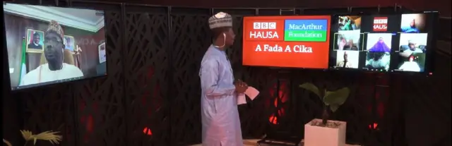 Gwamna Abdullahi Sule yana muhawara da wasu 'yan jihar Nasarawa