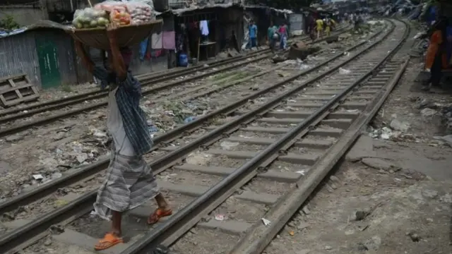 রেললাইন সংলগ্ন বসতি